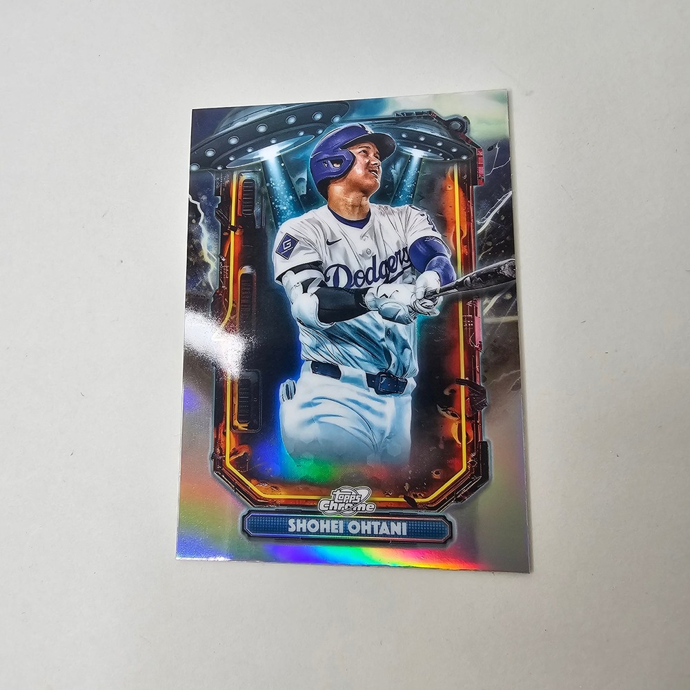 2025 Topps Chrome Shohei Ohtani ET-2 Extraterrestrial Insert Dodgers Baseball